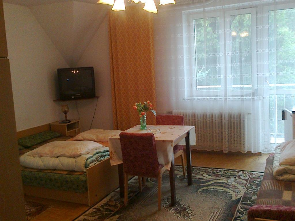 Maxim Pokoje Goscinne Iwonicz-Zdrój Extérieur photo