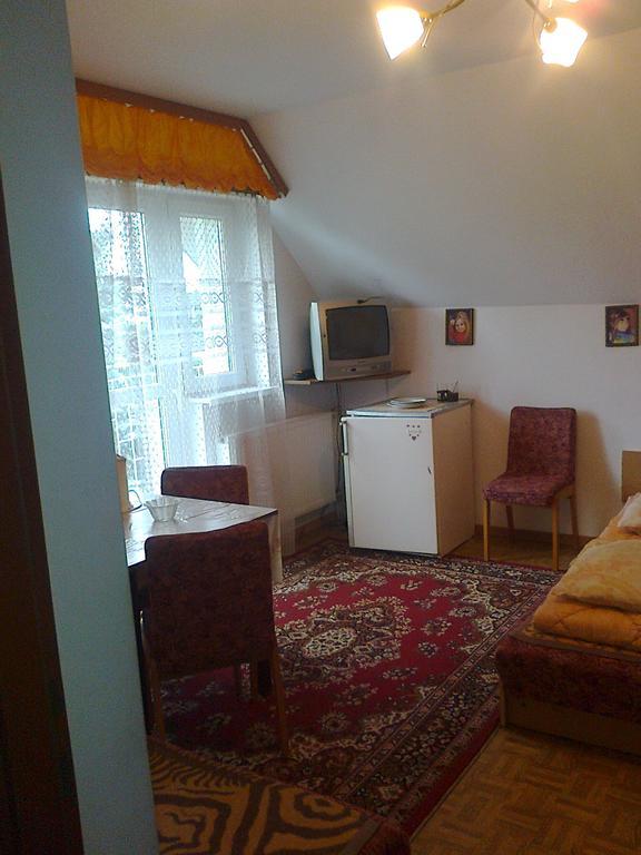 Maxim Pokoje Goscinne Iwonicz-Zdrój Extérieur photo